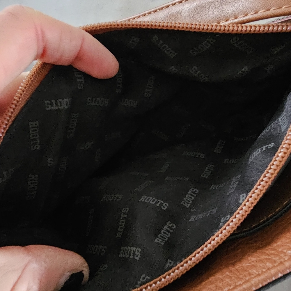 Roots purse almost new condition - Picture 5 of 7